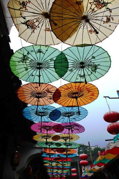 烟雨江南油纸伞。