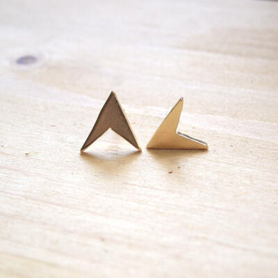 Brass Arrow Stud Earrings by stelliyah on Etsy