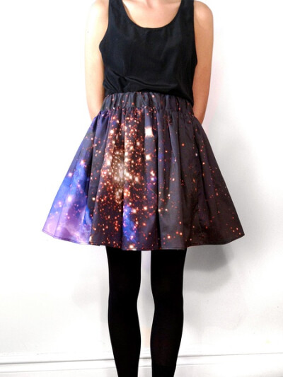 星空裙子 (Starburst Cluster Galaxy Space Skirt, www.shadowplaynyc.com)
