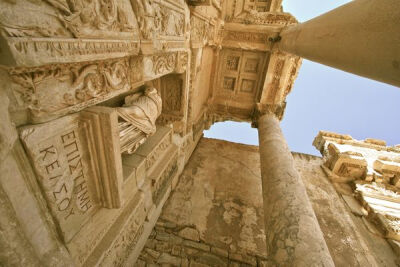 Ephesus, Turkey.Photograph by Jordi Clopes, My Shot.The Library of Celsus at Ephesus这气势,知识就是力量!