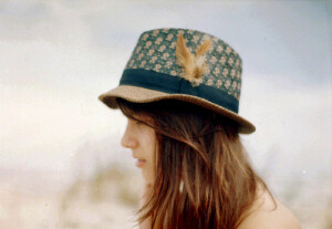 mi。羽毛帽子。