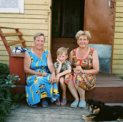 Sasha, Valentina and Maxim. Kurilivo.是什麽原因讓他們逃離了城市住在這樣一個偏遠的地方.