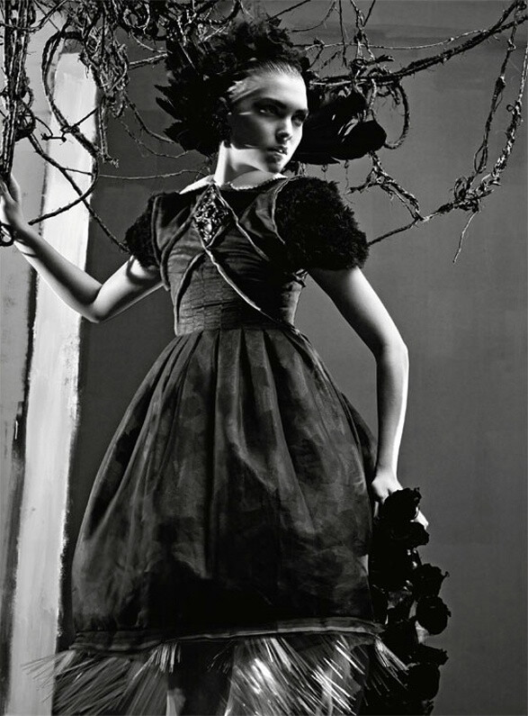 Title: Chic-Gothic-Glam Magazine: Vogue Italia September 2011 Models: Arizona Muse, Ruby Aldridge Photographer: Craig McDean Stylist: Tabitha Simmons