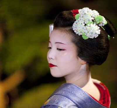  日本艺妓。一笑倾城的美。