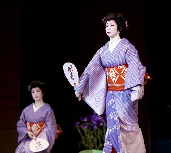  日本独有的文化。艺妓。
