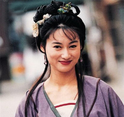 这不是《苗翠花》里那个可爱的三姨太吗？惠英红。