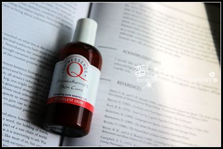 QUINESSENCE Aromatherapy skin care - problem skin，Quinessence / Q网洋柑橘佛手柑问题皮肤乳液适用肤质：长痘、红血丝、角质层薄、敏感皮肤由洋柑橘、佛手柑、熏衣草配方而成，专为问题皮肤而设计，可舒缓皮肤泛红、角质层薄而造成的脆弱敏感、以及粉刺问题。经常使用，可平遏不稳定的皮肤状态使之恢复健康光洁！