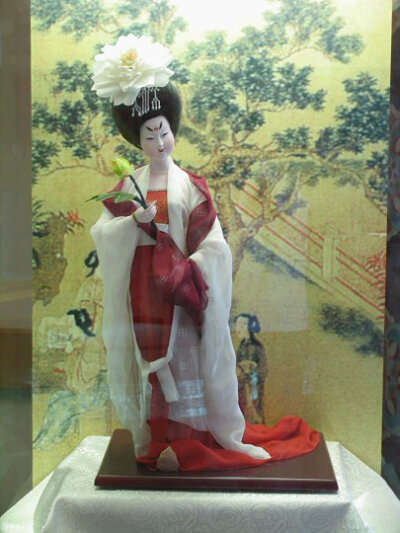 靈感取自“簪花仕女圖”