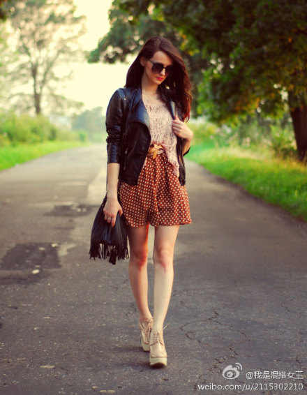 骑士皮衣和不羈的流苏包都是完美选擇