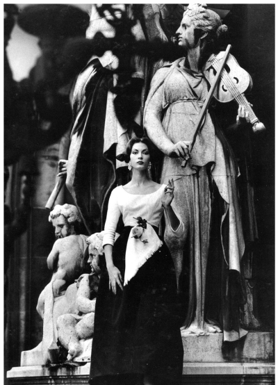 Mary McLaughlin in evening gown by Nina Ricci, photo by William Klein, Paris, 1957