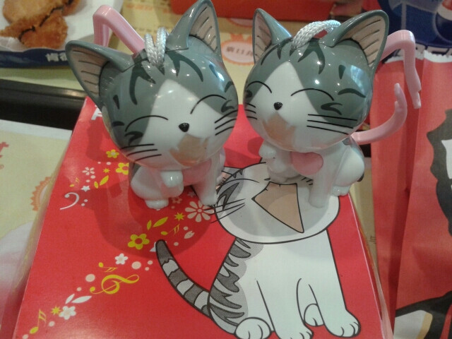 可爱的起司猫..我们俩一人一个..