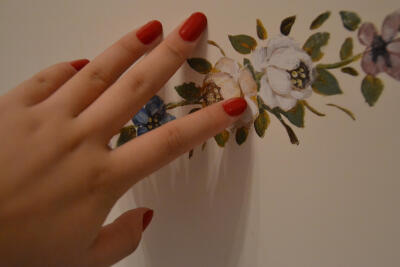 红色指甲，鲜艳我很爱，记录着一段时期的往事~！或许可以回首，或许我不堪想起