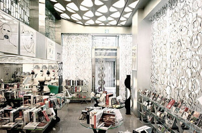 意大利-米兰Como街10号书店（La librairie 10 Corso Como）