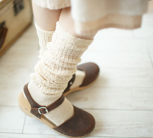 米白色袜子和米白色袜套