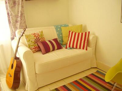 可爱的布艺沙发&暖色调靠垫