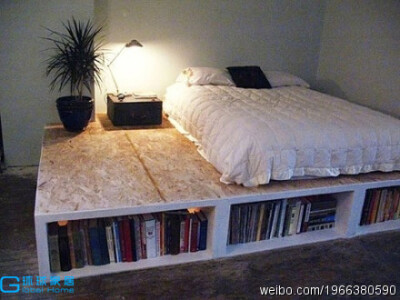 这个房间的榻榻米可以考虑~~下面还有小书架！