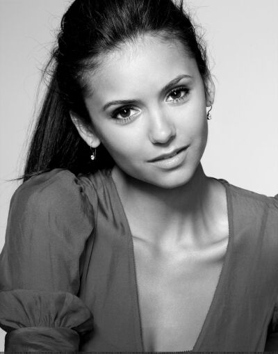 Nina Dobrev 【美剧《The vampire Diaries》 (吸血鬼日记) 女主角 Elena 】