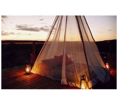 S。生存or生活。环抱大山，天气晴朗之时，何不把卧室搬出来，以天为被。