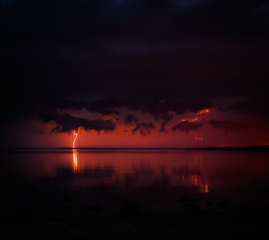 【摄影】《Summer thunderstorm》（夏日雷暴），来自现居圣彼得堡的俄罗斯摄影师Anatoly Sokolov