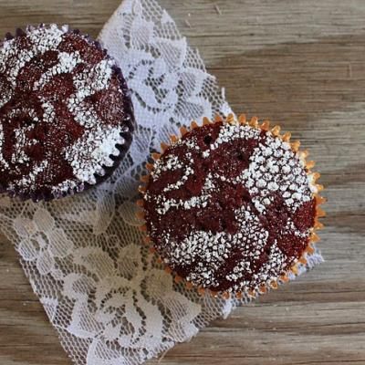 lace stenciled cupcakes