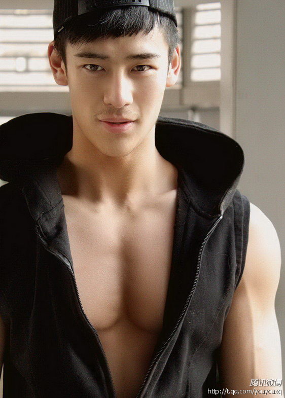 清澈，无累，值得凝视。