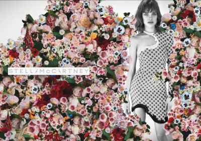 超模 Natalia Vodianova 演绎 Stella McCartney 2012春夏系列广告，剪贴画班的复古美丽，黑白照片配上艳丽的花丛背景~太漂亮了。