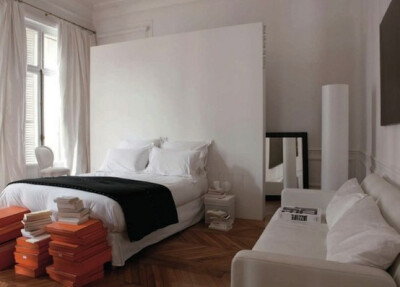 how can i not like it.....hermes boxes at the end of the bed.....sweeeet