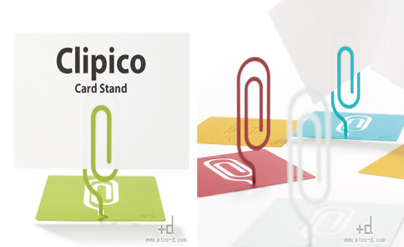 来自日本设计师Toshihiro Aya设计的卡片架Clipico Card Stand。可以随意放些名片或者是图片、备忘、贺卡等等。看自己的喜好和心情来摆放。