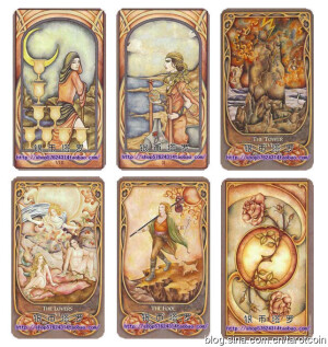 窗景塔罗---在近伟特塔罗中，不乏一些亚洲国家塔罗设计师的作品。比如这副窗景塔罗，得到了很多人的喜爱。无论是正面窗框的设计，还是背面缠绕的双生玫瑰，亦或缭绕纠缠的暖黄色调——从任何一个角度，都不失为一副塔罗精品。这幅牌出自一位泰国画家之手，一点酸辣的味道也没有吧？ http://item.taobao.com/item.htm?id=9148237963&