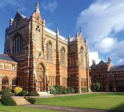 No.8 英国·牛津大学，57位。它是英语世界中最古老的大学，位于英格兰牛津市，在英国社会和高等教育系统中占据着极其重要的地位，具有世界声誉，系全球学府十强之一。牛津虽然诺奖得主比剑桥少一些，但其培养了12位国…