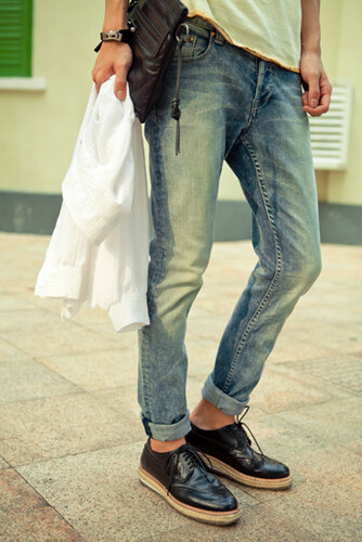 和夏天天空一样干净 浅色洗水牛仔裤