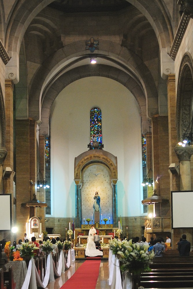 Beautiful wedding in Manila Cathedral