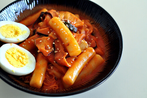 Dukboki – Korean Rice Cakes in Hot Pepper Sauce