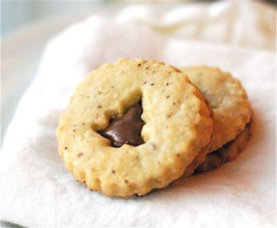 Nutella and Hazelnut Shortbread Sandwich Cookies