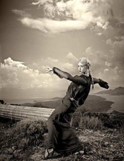 喜欢那怪异的手势