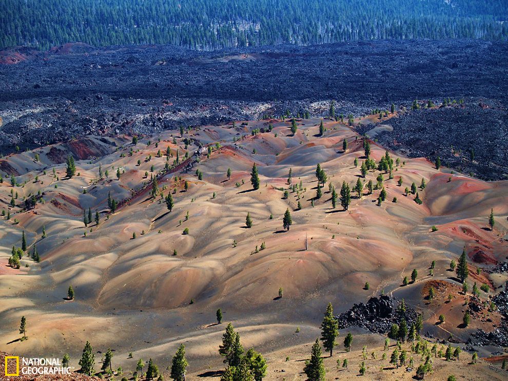 火山沙丘呈现斑斓彩色(图)