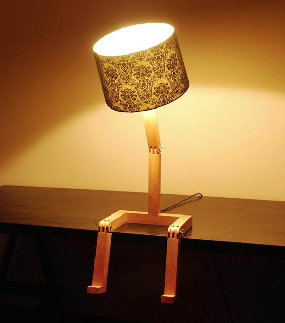 Legged Lamp 拟人悠闲台灯