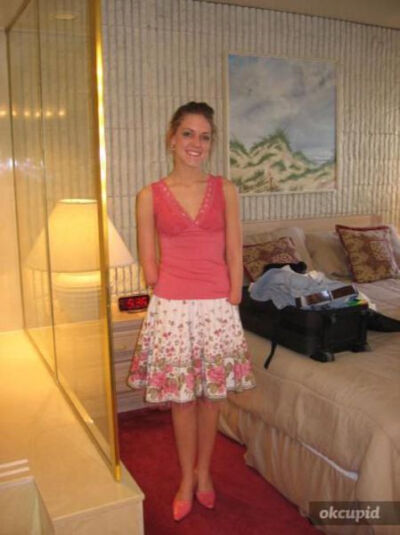 女孩在交友网上的照片，没有自卑只有自信，她很美丽 (7图）