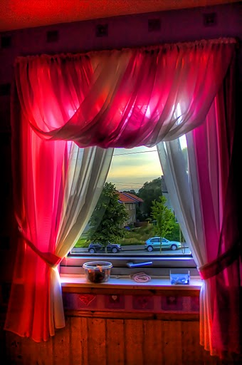 想象光线透过窗帘照进你的视野，一切被过滤成柔和的粉色，无论窗外的景色如何平常，都不会一样了~~！