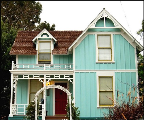 http://www.houseofturquoise.com/2010/03/turquoise-house.html