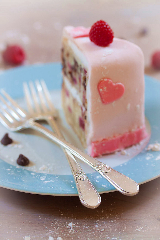 raspberry chocolate chip cake with homemade fondant-vegan and gluten free