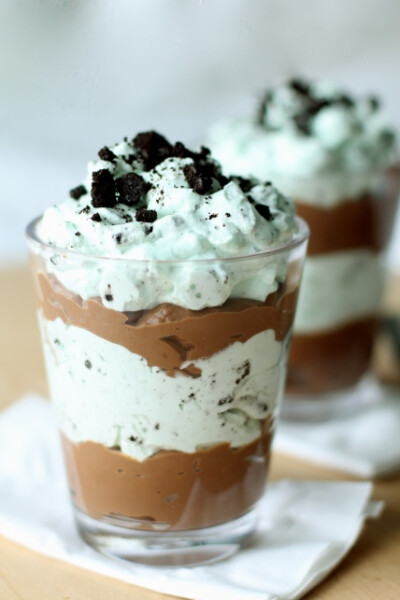 mint chocolate cookies with coffee pudding