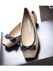 方头粉色蝴蝶结平底芭蕾鞋。小芭蕾跳起看来，嘿嘿。http://www.hsgh.com/product.html?id=402263c266f1f7...