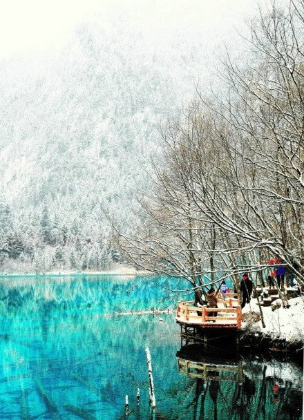 九寨沟五花海。飘雪时美呆了！