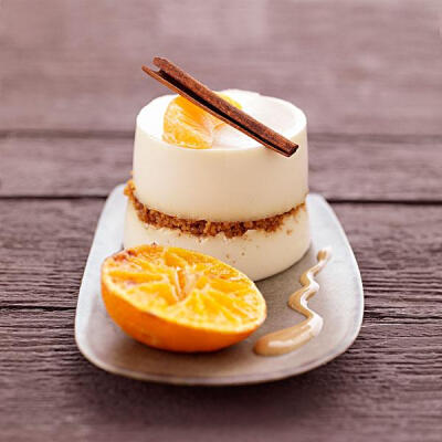 Panacotta with gingerbread, orange and cinnamon sauce