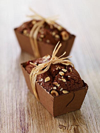 Chocolate and hazelnut mini cakes