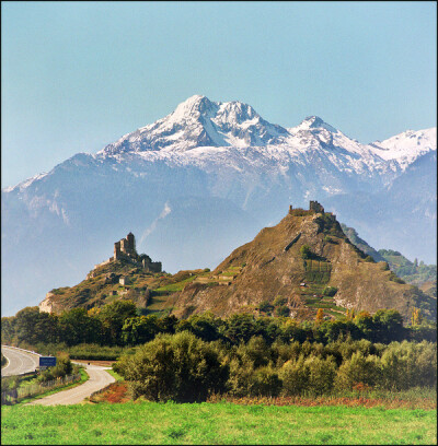 Sion – (Switzerland) – Tourbillon castle – Valère basilica 2011年10月12日摄于Sion, 瓦莱, 瑞士