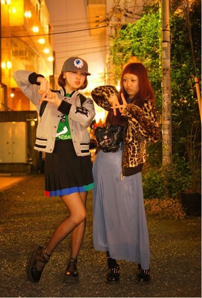 好看的腿啊。棒球服都帅