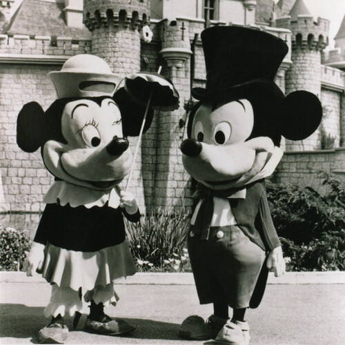 两只小老鼠怎么能忘记呢 哈哈 Minnie and Mickey c. 1955