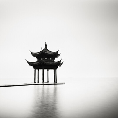 Lakeside Pagoda - China, 2008 奥地利摄影师Josef Hoflehner作品。